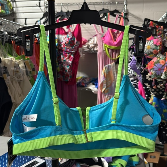 60. Salt + Cove V-Wire Ribbed Bralette Bikini Top Blue - Picture 3 of 4